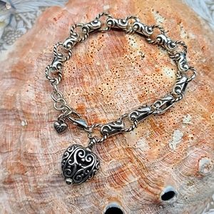 listing-status-banner